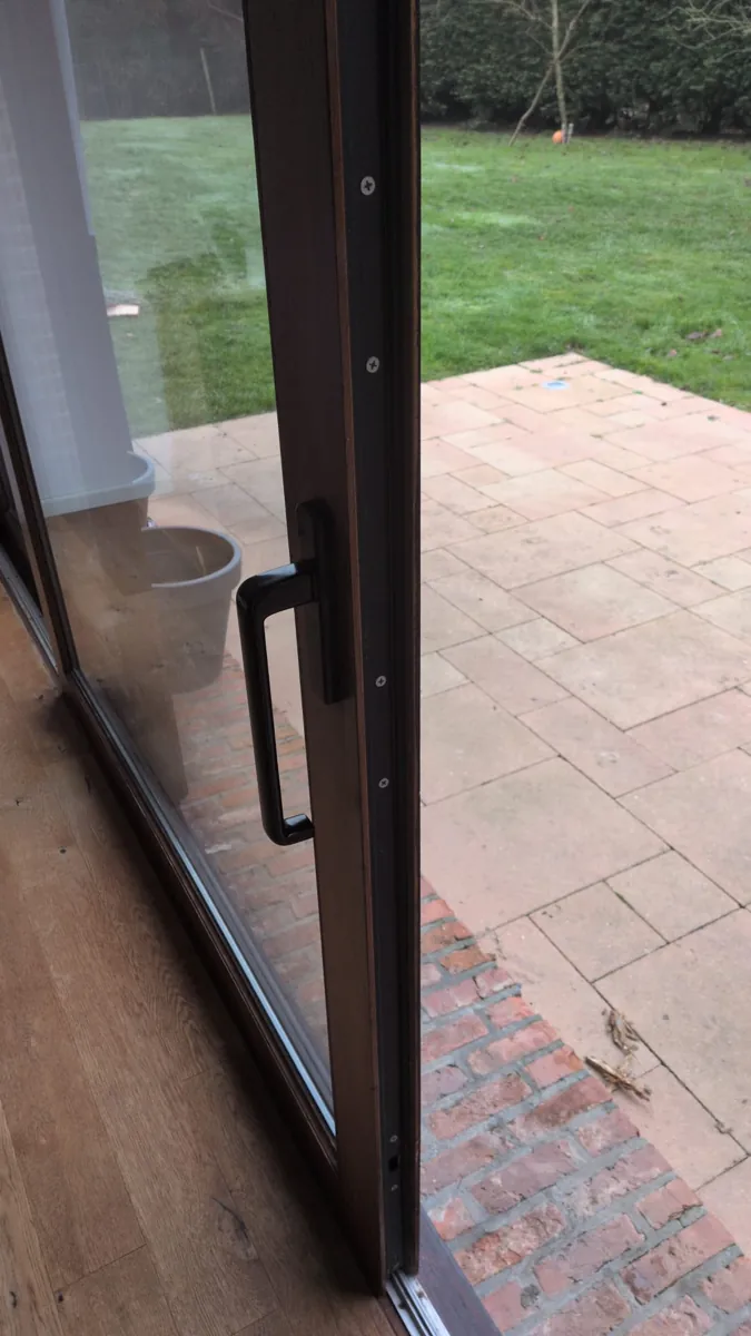 Profil d’un coulissant vu depuis la terrasse